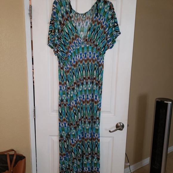 Yummy Plus short sleeve dress - Picture 4 of 4